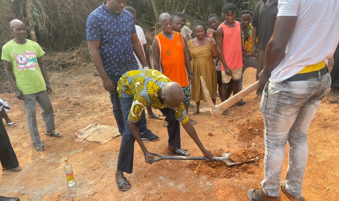 SOD CUTTING OF KOMANFOKROM ‘S 10-SEATER KVIP TOILET PROJECT